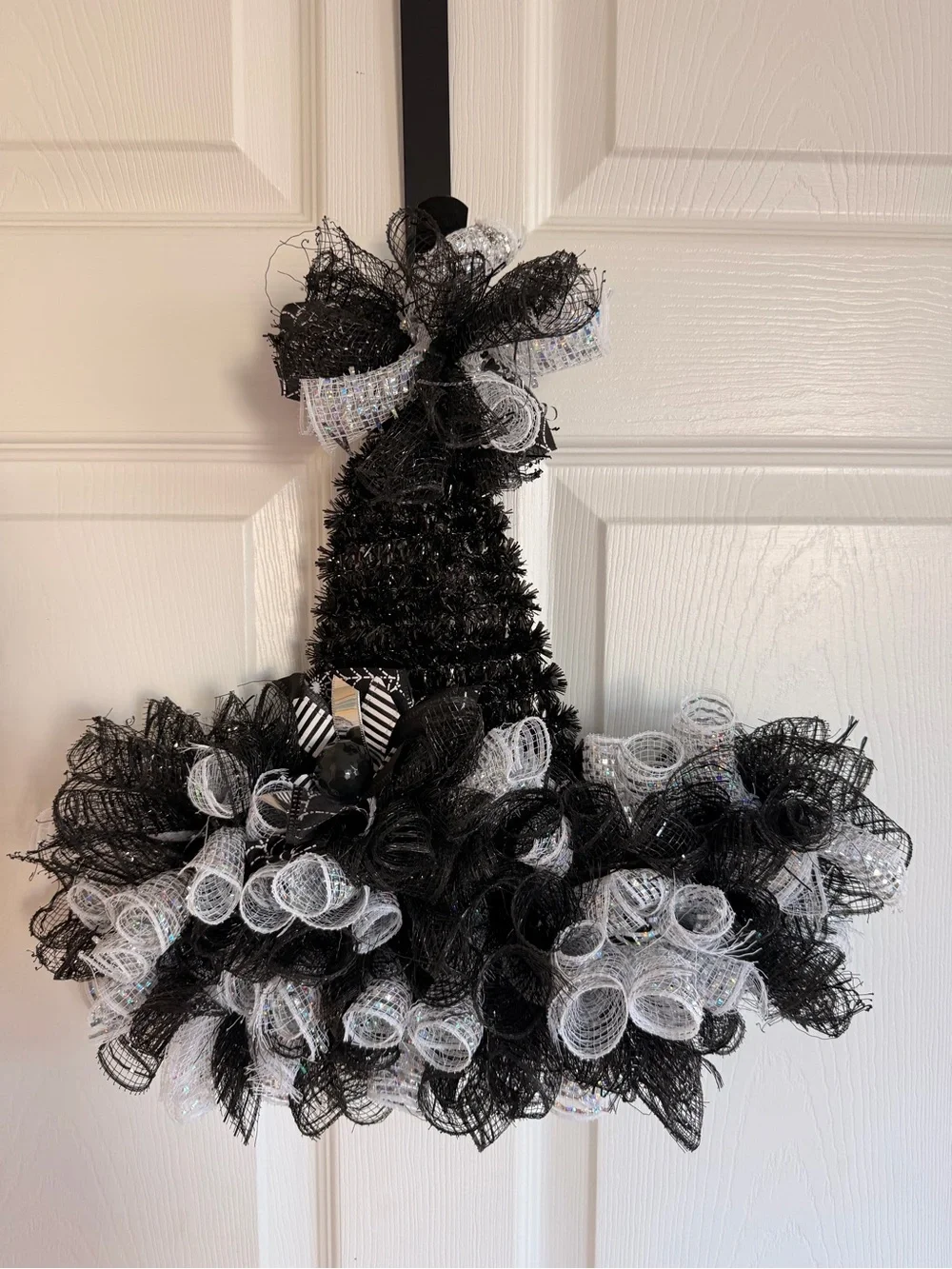 Handmade Halloween Witch Hat Wreath Purple Lighted Black White Door Decor 15x15